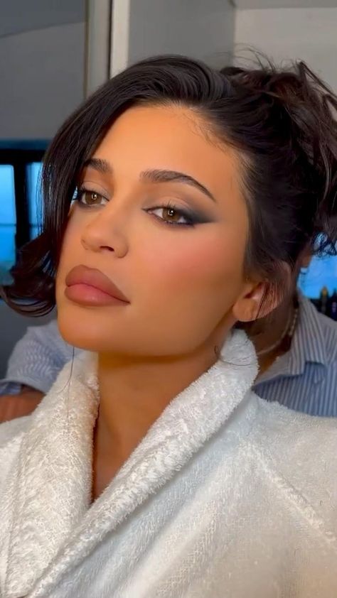 Kylie Jenner soft glam fox eye makeup for Kravis wedding #cateye #softglam #foxeye #softglammakeup in 2022 | Kylie jenner lipstick, Kylie jenner makeup, Kylie jenner Glam Fox Eye Makeup, Kylie Jenner Eye Makeup, Maquillaje Kylie Jenner, Fox Eye Makeup, Kylie Jenner Makeup Look, Coachella Makeup, Look Kylie Jenner, Kylie Jenner Hair, Soft Eye Makeup