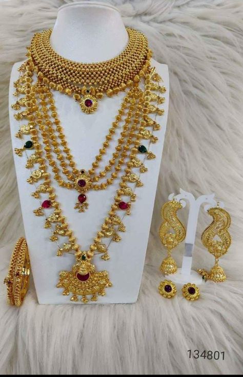 Traditional Marathi Jwellery, Marathi Jewellery Traditional, Maharashtrian Bride Jewellery, Lehenga Necklace, Wedding Jwellary, Traditional Maharashtrian Jewellery, Marriage Pic, Kolhapuri Saaj, Bindi Designs