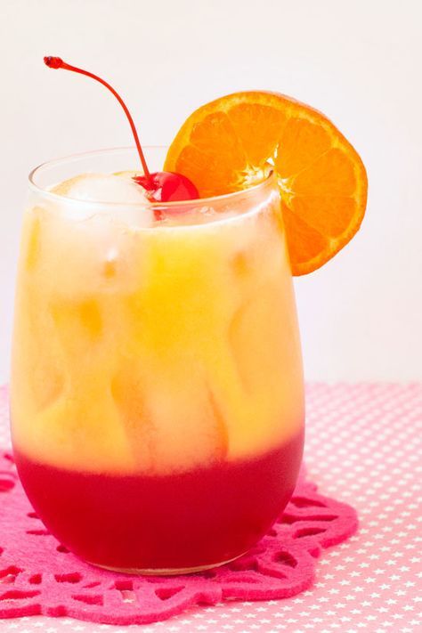 Hugs on the Beach 1/2 C cranberry juice 1/4 C peach netcar 2 tbsp granadine 1/2 C orange juice Resep Koktail, Virgin Drinks, Layered Drinks, Peach Nectar, Beach Drinks, Food Club, Jello Shots, Alcohol Drink Recipes, Cranberry Juice