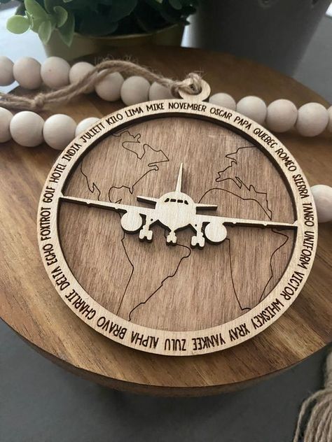 Laser Cut Christmas Ideas Cool Engraving Ideas, Laser Engraving Ideas Projects Woods, Laser Ornaments Christmas, Aviation Alphabet, Laser Ornaments, Lasercut Gift, Laser Cut Ornaments, Aviation Furniture, Wood Laser Ideas