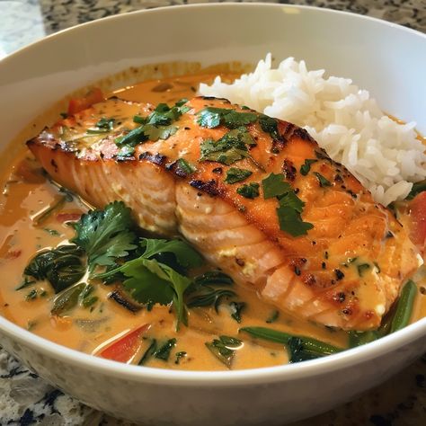 Minced Fish Recipes, Fine Cuisine Recipes, Thai Coconut Salmon Curry, Thai Salmon Recipes, Salmon Curry Recipes Coconut Milk, Coconut Curry Salmon, Salmon Coconut, Coconut Salmon, Curry Salmon