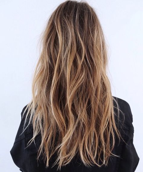 loiro com cara de praia Hairstyles Lob, Rambut Brunette, Brown Ombre Hair, Beachy Hair, Balayage Blonde, Super Hair, Blonde Hair With Highlights, Trendy Hair Color, Brown Blonde Hair