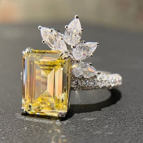 Colored Wedding Bands, Pear Cut Diamond Ring, Citrine Ring Engagement, Yellow Diamond Rings, Trendy Ring, Square Rings, Cubic Zirconia Rings, Men's Jewelry Rings, Bling Rings