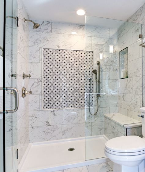 Pre-fab shower floor with big tiles, design tile in shelf Walk In Shower Designs, Farmhouse Side Table, Bathroom Design Trends, Bad Design, Home Upgrades, Ideas Bathroom, Shower Design, Bathroom Cleaning, Small Bathroom Remodel