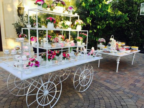 Dessert Display Event Setup Ideas, Diy Party Props, Ice Cream Wedding, Boho Wedding Reception, Dessert Cart, Dessert Buffet Table, Desert Bar, Tent Event, Candy Balloons