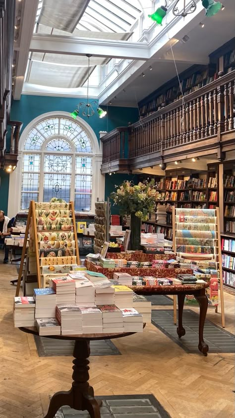 Bright Bookstore, Bookstores Aesthetic, Book Cafe Aesthetic, Bookstore Decor, Book Shop Aesthetic, Dream Bookstore, Coffee Shop Bookstore, Cute Bookstore, Bookshop Aesthetic