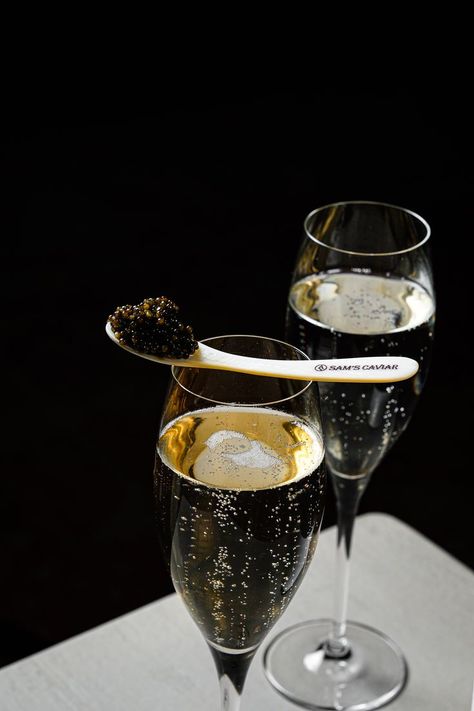 Black Caviar Caviar Set Up, Champagne And Caviar Aesthetic, Caviar And Champagne Party, Champagne And Caviar Party, Caviar Photoshoot, Caviar Wedding, Caviar Serving Ideas, Caviar Bump, Caviar Photography