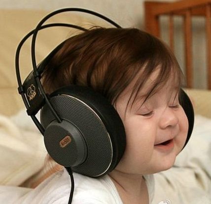 listen to music before dropping to bed made me relaxing. Inspirational Music Quotes, Kind Photo, Wearing Headphones, Baby Kostüm, Nurnberg, Baby Wallpaper, Inspirational Music, Cool Baby