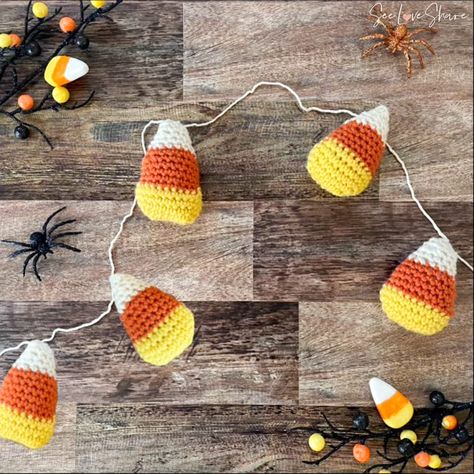 Candy Corn Garland, Corn Garland, Halloween Girlande, Crochet Pour Halloween, Candy Corn Halloween, Crochet Garland, Halloween Garland, Halloween Crochet Patterns, Halloween Crochet