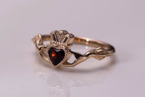 The Garnet Claddagh ring. Traditional Irish ring. Sign of love, loyalty, and friendship. The ring, as currently known, was first produced in the 17th century. Piece of our Celtic Jewelry collection. Best match of Garnet Promise Ring. : Main gemstone: Garnet Metal: Gold 585o (14K) Average weight: 2,7 gr. : * If desired, we can replace the main gem with any of the following: Amethyst, Alexandrite, Citrine, Emerald, Garnet, London Blue Topaz, Sky Topaz, Peridot, Smoky Quartz, Sapphire, Ruby. * If t Ruby Claddagh Ring, Claughdaugh Ring, Vintage Claddagh Ring, Claddagh Ring, Claddagh Engagement Ring, Celtic Claddagh Ring, Claddagh Ring Wedding, Gold Claddagh Ring, Irish Ring Claddagh