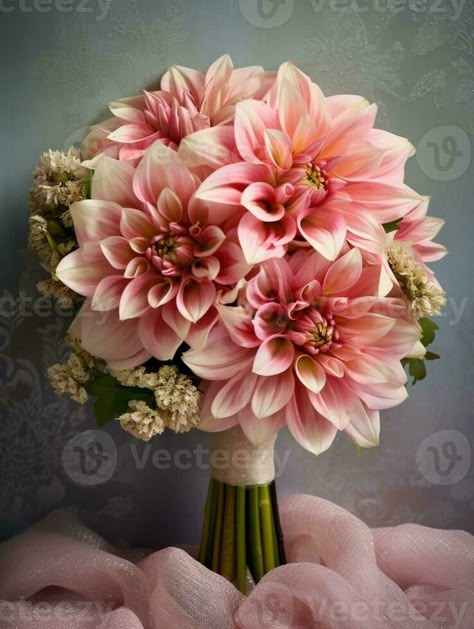 Dahlia And Tulip Bouquet, Dalia Wedding Decoration, Dahlia And Peony Bouquet, Dhalia Aesthetic Bouquet, Bridal Bouquet Autumn, Wedding Flowers Dahlia, Dalia Bouquet, Bridal Bouquet Dahlia, Dahlia Flower Bouquet