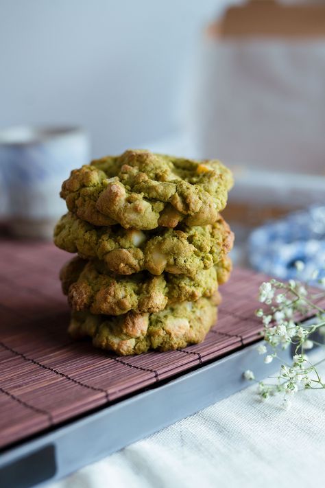 Cookies Japanese, White Chocolate Cookies, Sweets Gift, Box Food, Matcha Powder, Japanese Sweets, Flavored Tea, Macadamia Nuts, Egg Free