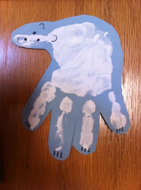 Emily's polar bear handprint Polar Bear Craft Preschool, Polar Bears Preschool, Bear Crafts Preschool, Arctic Animals Preschool, Polar Bear Theme, Arctic Animals Crafts, Winter Animal Crafts, Polar Bear Face, Winter Crafts Preschool