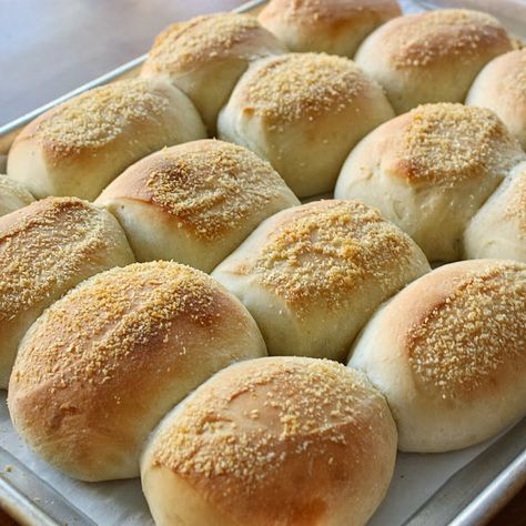 Art of Dessert: Pandesal (Filipino Bread Rolls) Soft Pandesal Recipe, Pandesal Recipe Philippines, Ube Pandesal Recipe, Filipino Pandesal, Pandecoco Recipe, Filipino Bread Recipe, Pagkaing Pinoy, Pinoy Dishes, Filipino Bread