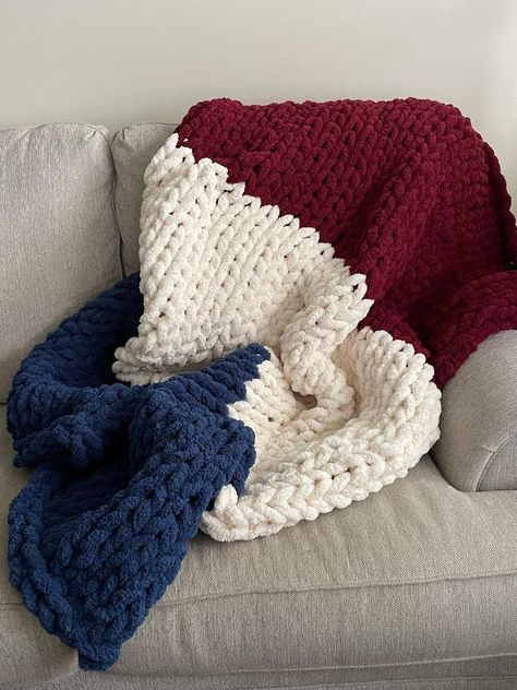 Crochet Blanket Red White And Blue, Blue Chunky Blanket, Red White And Blue Chunky Knit Blanket, American Flag Chunky Knit Blanket, Red And White Crochet Blanket, Red White And Blue Crochet Blanket, Chunky Blanket Ideas, Chunky Knit Blanket Color Ideas, Chunky Knit Blanket Pattern Color Combos