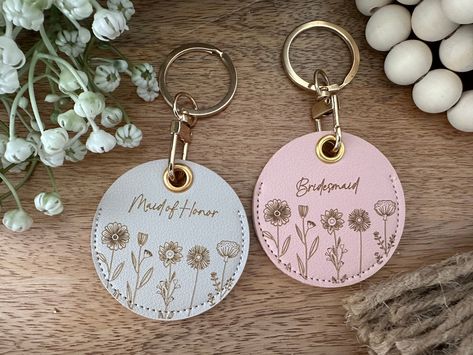 Wedding Entourage, Trademark Design, Wildflower Design, Maid Of Honor Gift, Leather Diy Crafts, Great Wedding Gifts, Maid Of Honour Gifts, Keychain Design, Bridesmaids Personalized