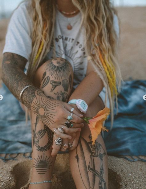 Tattoo Sonne, Hippie Tattoo, Tatoo Inspiration, Boho Tattoos, Muster Tattoos, Shark Clip, Leg Tattoos Women, Sleeves Ideas, Baby Tattoos