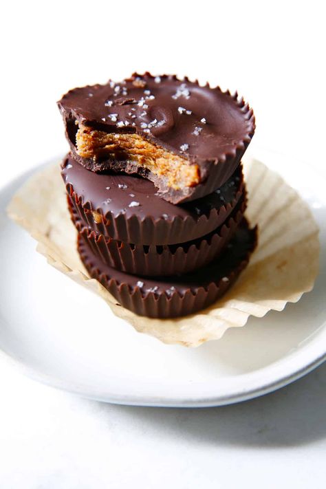 Dark Chocolate Almond Butter Cups | Lexi's Clean Kitchen Almond Butter Cups Healthy, Almond Butter Recipe, Paleo Candy, Almond Butter Cups, Weekend Baking, Clean Desserts, Raw Almond Butter, Lexi's Clean Kitchen, Kitchen Dark