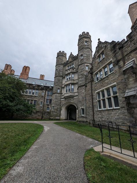 cloudy dark academia studious rainy vibes with a hint of bryn mawr literature and arts and feminism Rainy Vibes, Romanticise Life, Bryn Mawr College, College Vision Board, Bryn Mawr, College Aesthetic, Let Me In, West Point, Dark Academia