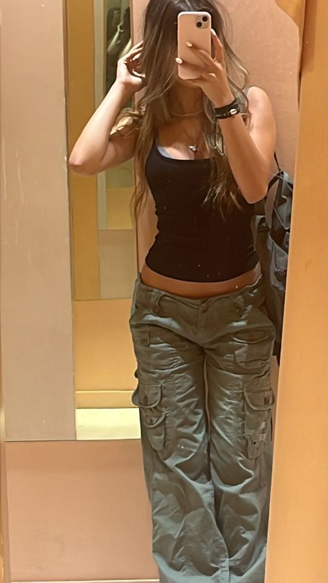 Cargo Pants Outfit Tank Top, Downtown Outfits, Foto Casual, Mein Style, Swaggy Outfits, Fashion Mistakes, Cute Everyday Outfits, Really Cute Outfits, Cute Simple Outfits