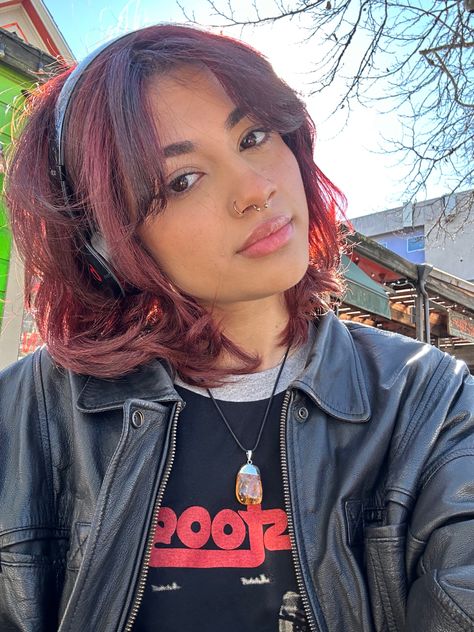 Hair Ideas For Fair Skin, Dark Burgundy Hair Short, Magenta Hair With Bangs, Tan Skin Dyed Hair, Hair Color Inspo For Brown Skin, Short Red Hair With Layers, Cherry Red Pixie Haircut, Dark Red Short Hair With Bangs, Burgundy Hair Tan Skin