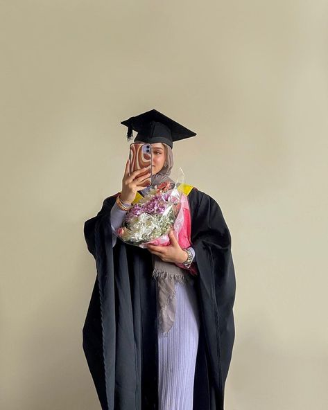 Graduation Outfit Ideas White, High School Graduation Outfit Ideas, School Graduation Outfit, College Graduation Outfit Ideas, College Graduation Outfit, Graduation Outfit Ideas High School, Cute Graduation Outfits, University Graduation Outfit, High School Graduation Outfit