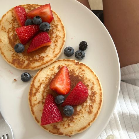 breakfast, aesthetic, food, yummy, summer, healthy, it girl, that girl That Girl Diet, That Girl Breakfast, That Girl Food, It Girl Breakfast, It Girl Food, Clean Girl Food, Moth Aesthetic, Cheap Diet, Healthy Breakfast For Kids