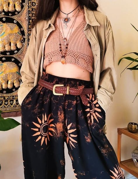 Wide Legged Pants, شال كروشيه, Mode Grunge, Mode Hippie, 70s Inspired Fashion, Estilo Hippie, Stil Boho, Populaire Outfits, Mode Boho