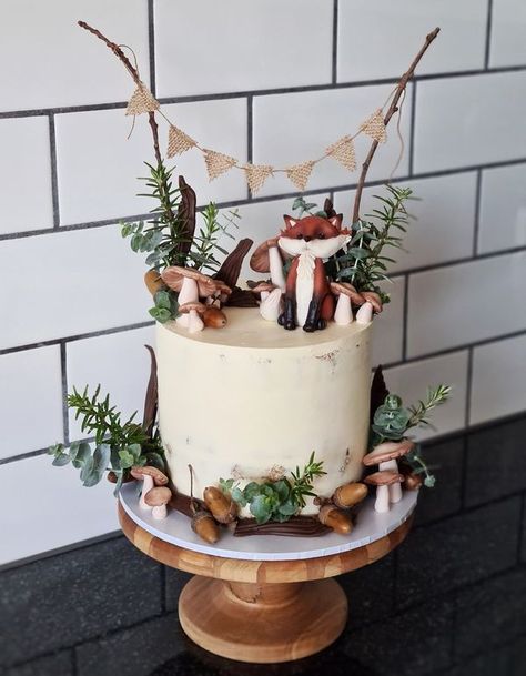 Cakes On College Woodland Cake Baby Shower Boy, Woodsy Baby Shower Cake, Forest Animal Cake, Woodland Themed Cake, Woodland Baby Shower Cake, Woodland Theme Cake, Woodsy Baby Showers, Woodland Cake, Fun Cakes