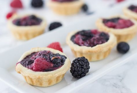 Summer Barbecue Party, Perfect Picnic Basket, Berry Tarts, Best Scalloped Potatoes, Mini Tart Recipes, Mini Tarts, Tarts Recipe, Berry Tart, Butter Tarts