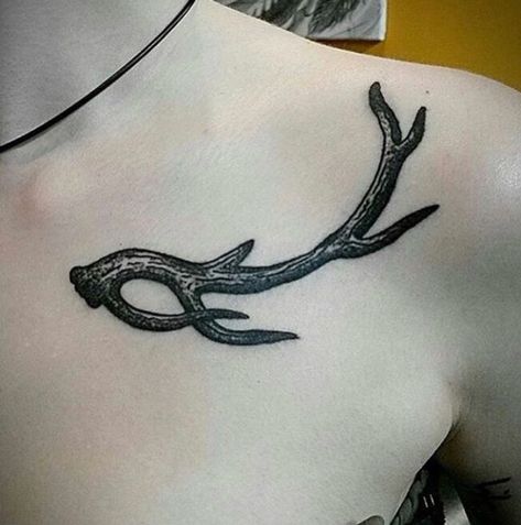 Deer Jaw Tattoo, Antler Tattoo Collar Bone, Antlers Collarbone Tattoo, Collarbone Antler Tattoo, Antler Tattoo Chest, Antler Collarbone Tattoo, Hannibal Inspired Tattoo, Hannibal Antlers, Antler Collar Bone Tattoo