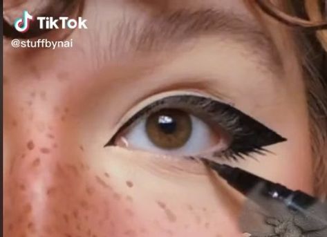 Alt Puppy Eyeliner, Puppy Eyeliner Aesthetic, Puppy Liner Tutorial, Doe Eyeliner, Puppy Liner Makeup, Downward Eyeliner, Eyeliner Puppy, Puppy Eyeliner Tutorial, Puppy Dog Eyeliner