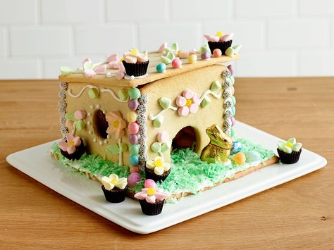 Get this all-star, easy-to-follow Sugar-Cookie Easter Bunny House recipe from Food Network Kitchen Easter Bunny House, Bunny Hutch, Easter Bunny Cookies, Easter Sugar Cookies, Cookie House, Baking Desserts, Bunny House, Buttery Cookies, Bunny Cake