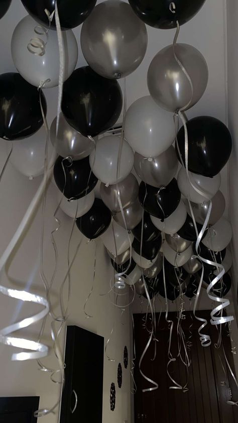 The Weeknd Birthday Theme Party, Black Color Birthday Theme, Grey Birthday Aesthetic, Monochromatic Birthday Party, Black Birthday Astethic, Silver And Black Theme Birthday Party, Birthday Aesthetic Black And White, Dark Bday Aesthetic, Black Bday Aesthetic