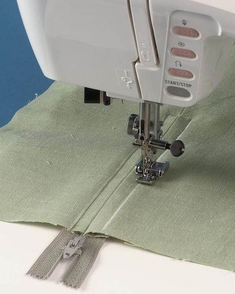 Sewing Zippers, Tips Menjahit, Wedding Pattern, Zipper Tutorial, Threads Magazine, Sew Zipper, Sewing 101, Sew Ins, Stitching Details