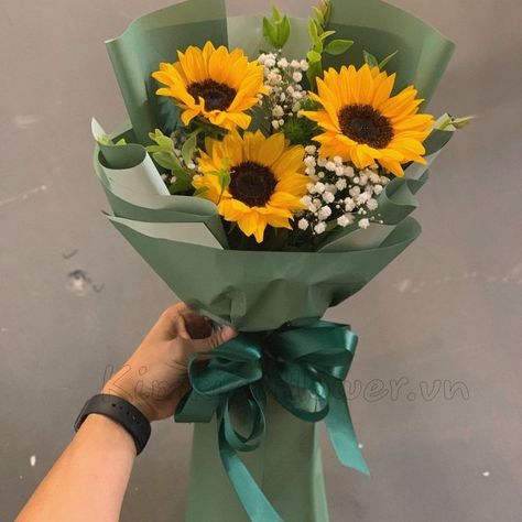 Handmade Bouquets, Sunflower Bouquet, Flower Bouquet Diy, Fresh Flower Bouquets, Arte Van Gogh, Boquette Flowers, Flower Business, Sunflower Bouquets, Flowers Bouquet Gift