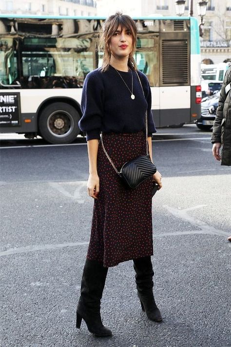 5 Parisian Fall Outfit Combos You're Going to Want to Copy - MY CHIC OBSESSION Parisian Fall Outfits, Jeanne Damas Style, Burgundy Midi Skirt, Parisian Chic Style, Jeanne Damas, Fashion Week 2018, Fashion Blogger Style, Looks Street Style, Inspired Outfits