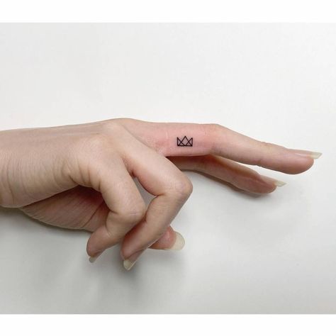 Minimalistic style crown tattoo done on the finger. Crown Finger Tattoo, Minimalist Jewellery, Egyptian Tattoo, Crown Tattoo, Minimalistic Style, Little Tattoos, Finger Tattoos, Tattoo Artist, Tattoo Studio