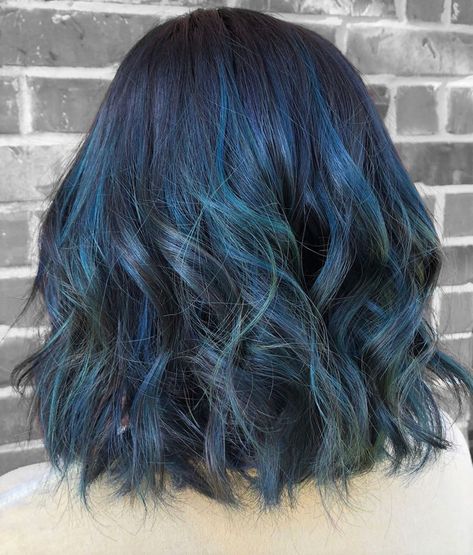 Stunning beachy deep blue waves by @libbkathair #lunartides #navyhair #bluehair Short Blue Hair, Navy Blue Hair, Dark Blue Hair, Galaxy Hair, Hair Color Underneath, Hair Color Streaks, Short Brown Hair, Beautiful Hair Color, Pretty Hair Color