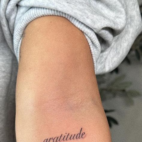 scarlet on Instagram: "“gratitude” 🍒 healed made @sonderstudiosreading • • • • • #tattoo #tattoolover #tattooideas #smalltattoo #tattoogirl #tattooartist #fineline #finelinetattoo #blacktattoo #redtattoo #scripttattoo #tinytattoo #matchingtattoo #friendtattoo #londontattoo #uktattoo #daintytattoo" Gratitude Tattoo For Women Symbol, Gratitude Tattoo For Women, Grateful Tattoo, Gratitude Tattoo, Female Symbol, London Tattoo, Red Tattoos, Tattoo Script, Matching Tattoo