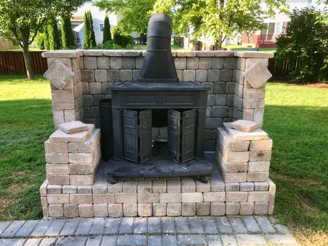 Vintage Outdoor Kitchen Ideas, Patio Brick Fireplace, Garden Shack, Burn Pit, Build Outdoor Fireplace, Franklin Stove, Wood Stove Surround, Basement Patio, Rustic Outdoor Fireplaces