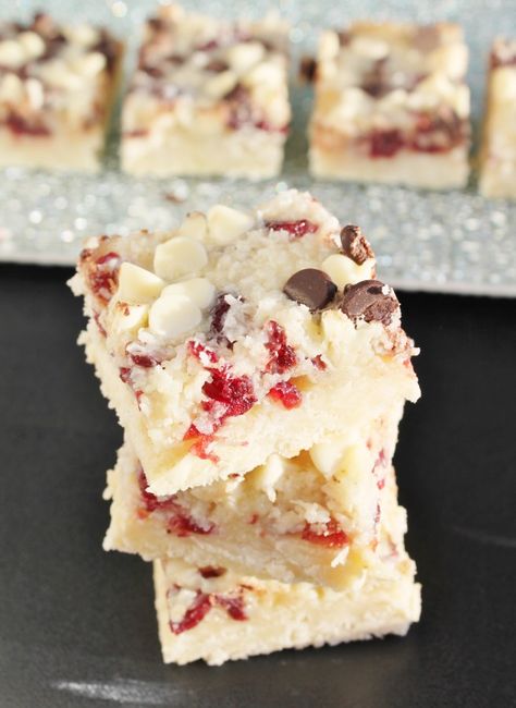 Magic Bars Christmas, Cranberry White Chocolate Recipes, No Bake White Chocolate Cranberry Cookies, White Chocolate Squares, Cranberry White Chocolate Bars, Cranberry Magic Bars, Christmas Squares And Bars Holidays, Christmas Squares And Bars, Cranberry Squares Recipe