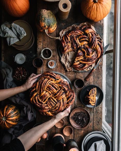 Pavlova with White Currant Curd Christmas Bread Wreath, Bread Wreath, Nature Cake, Rustic Food Photography, Dessert Christmas, Moody Food Photography, Christmas Bread, Dark Food Photography, Berry Dessert