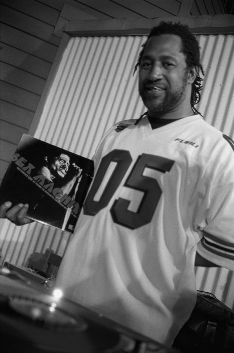 Dj Kool Herc Hip Hop, Dj Kool Herc, The Sugarhill Gang, Afrika Bambaataa, Rapper Delight, The Family Stone, Gangsta Rap, James Brown, Music Labels