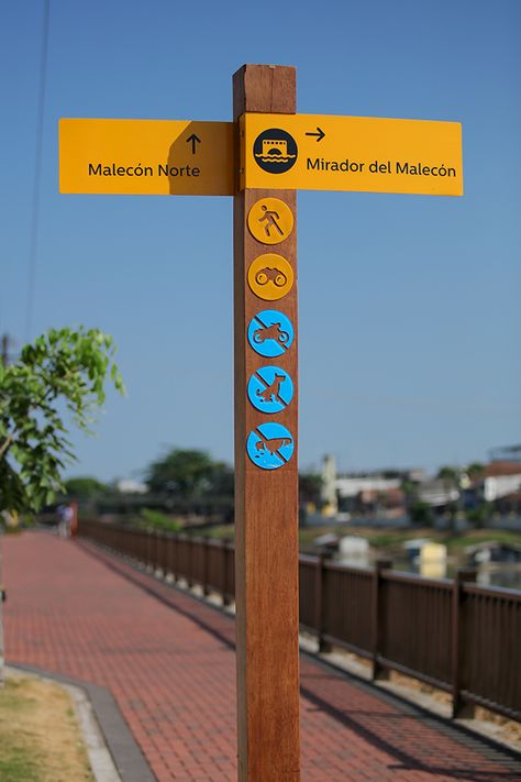 Park Signage, Office Wall Design, Zoo Park, Trail Signs, Wayfinding Signs, Wayfinding Design, Bg Design, Signage System, Outdoor Signage