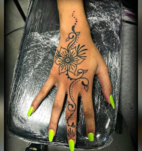 Hand Tattoos Flowers For Women, Tattoo Design For Girls Hand, Pretty Hand Tattoos For Women Flower, Henna Style Hand Tattoos For Women, Hand Tattoos For Women Henna, Tatto Hands For Girl, Hand Flower Tattoos For Women, Tatto Ideas For Girls Hands, Henna Hand Tattoos For Women