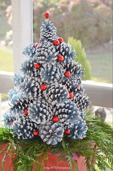 Tp Roll Christmas Tree, Pinecone Tree, Pine Cone Christmas Decorations, Pine Cone Christmas, Pine Cone Christmas Tree, Viral Images, Pine Cone Art, Christmas Pine Cones, Ornaments Tree