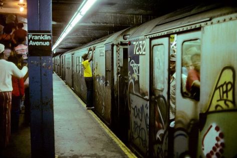 New York Subway Captured in Gritty Detail by Swiss Photographer Nyc Underground, Nyc Graffiti, Metro Paris, Graffiti Tattoo, New York Graffiti, Rare Historical Photos, Hell On Wheels, New York Subway, Subway Train