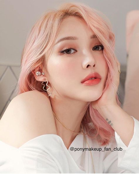 Pony Effect Makeup, Asian Makeup Before And After, Pony Makeup, Pony Effect, Beauty Hacks Skincare, Pink Eyes, Asian Makeup, Young And Beautiful, Simple Skincare