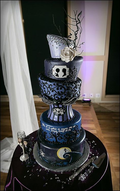 23 Hair-Raising Halloween Wedding Cakes | CHWV Gothic Wedding Cake, Nightmare Before Christmas Cake, Crazy Wedding Cakes, Gothic Cake, Halloween Wedding Cakes, Christmas Wedding Cakes, Nightmare Before Christmas Wedding, Halloween Themed Wedding, Crazy Cakes